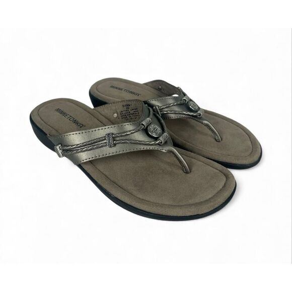 Minnetonka Shoes - Minnetonka Metallic Leather Sandals Comfort Flip Flops Women 9 NWOB